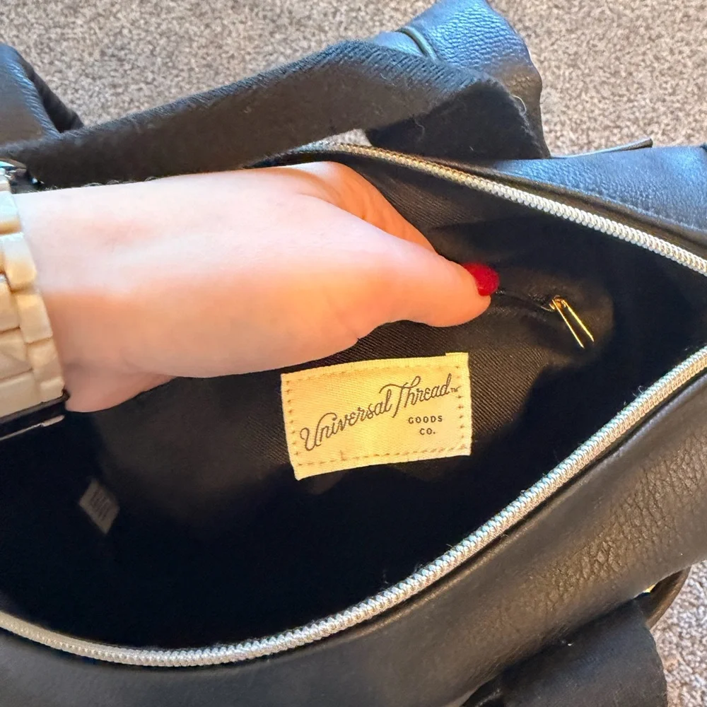 Universal Thread Target Square Convertible Backpack - Picture 7 of 9